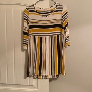 e. Luna 3/4 length sleeve top